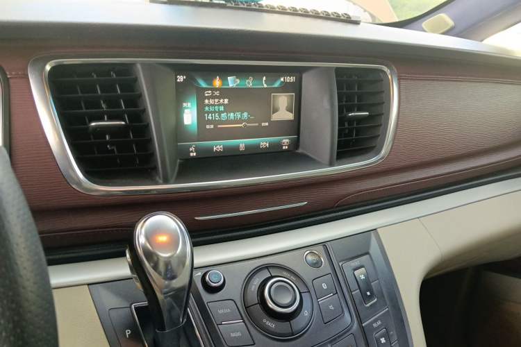 Used Buick GL8 2018 28T Luxury Model China VI Standard Audio And AC Panel