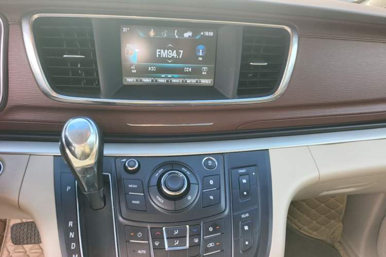 Used Buick GL8 2018 28T Comfort Model China VI Standard Audio And AC Panel