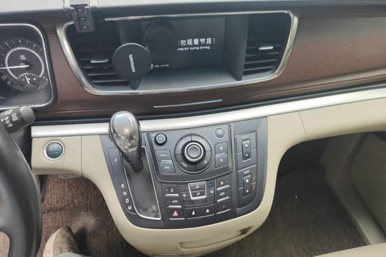 Used Buick GL8 2018 28T Luxury Model China VI Standard Audio And AC Panel