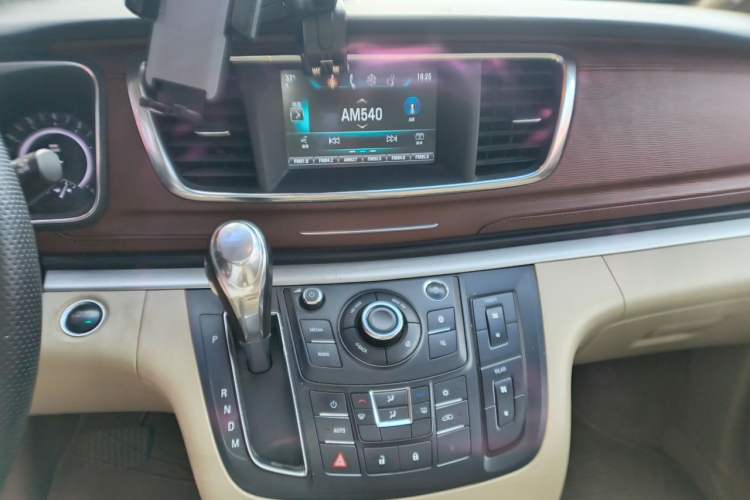 Used Buick GL8 2018 28T Luxury Model China VI Standard Audio And AC Panel