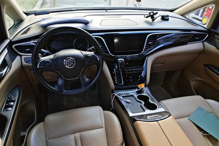 Used Buick GL8 2018 ES 28T Luxury Model China VI Standard Center Console