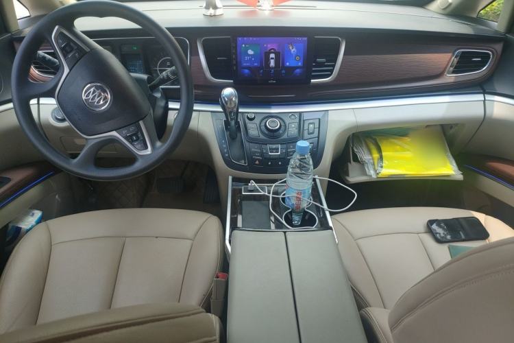 Used Buick GL8 2018 28T Comfort Model China VI Standard Center Console