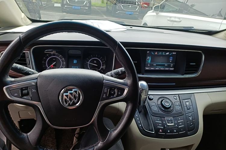 Used Buick GL8 2018 28T Prestige Version China VI Standard Center Console