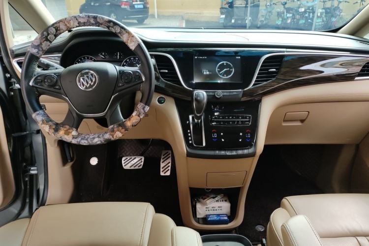 Used Buick GL8 2018 ES 28T Luxury Model China VI Standard Center Console