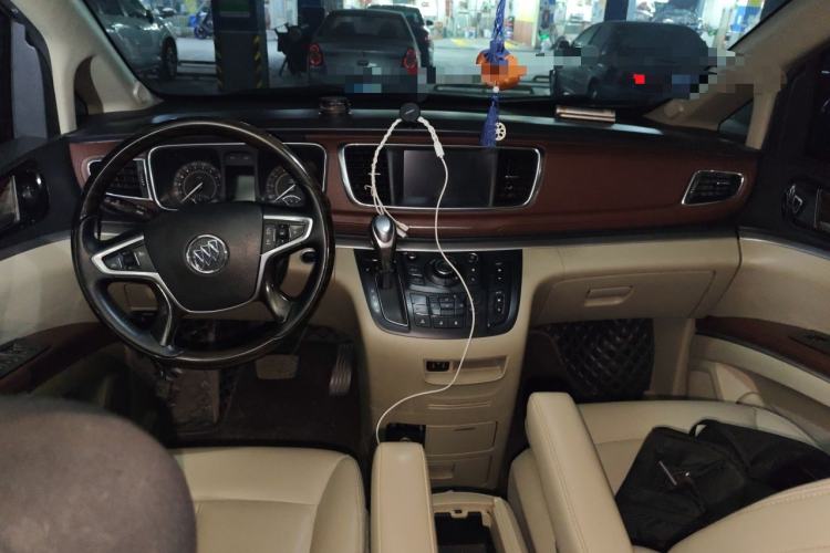 Used Buick GL8 2018 28T Luxury Model China VI Standard Center Console