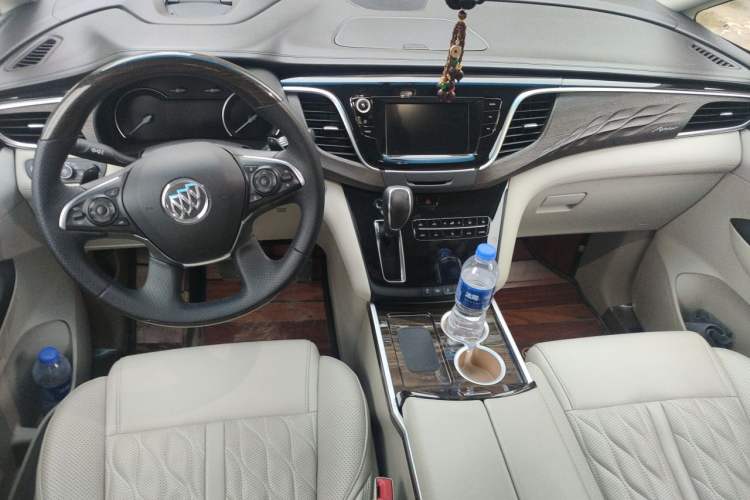 Used Buick GL8 2018 ES 28T Comfort Model China VI Standard Center Console