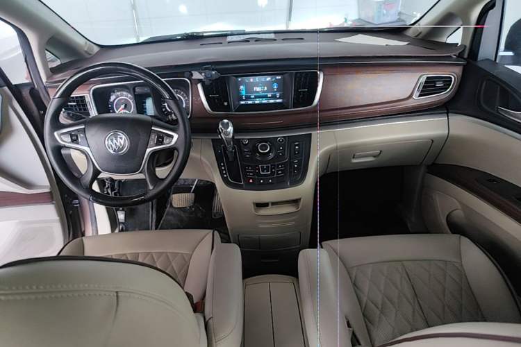 Used Buick GL8 2018 28T Luxury Model China VI Standard Center Console