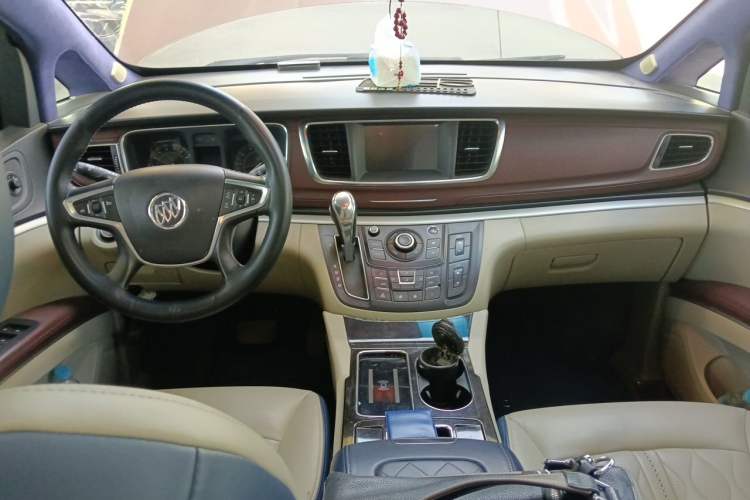 Used Buick GL8 2018 28T Luxury Model China VI Standard Center Console