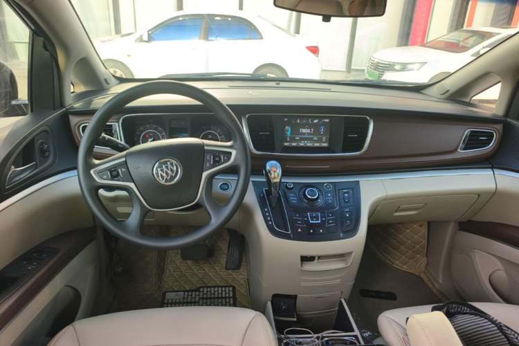 Used Buick GL8 2018 28T Comfort Model China VI Standard Center Console
