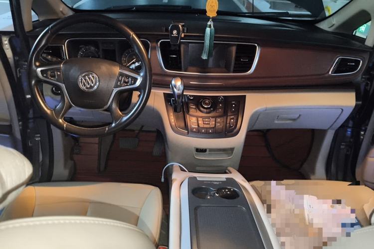 Used Buick GL8 2018 28T Luxury Model China VI Standard Center Console