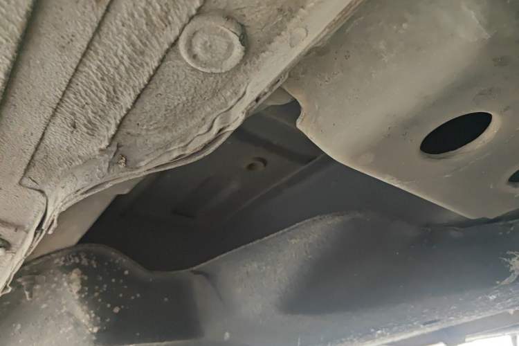 Used Buick GL8 2018 28T Comfort Model China VI Standard Chassis Front Right
