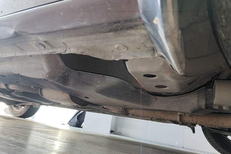 Used Buick GL8 2018 28T Luxury Model China VI Standard Chassis Front Right