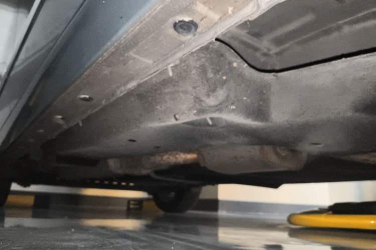 Used Buick GL8 2018 28T Luxury Model China VI Standard Chassis Front Right