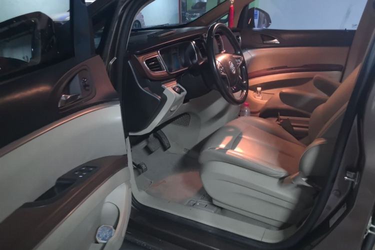 Used Buick GL8 2018 28T Luxury Model China VI Standard Driver Seat