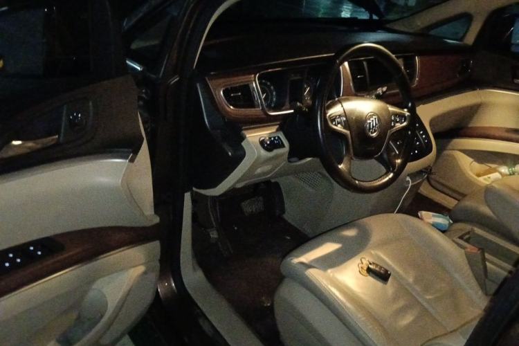 Used Buick GL8 2018 28T Luxury Model China VI Standard Driver Seat