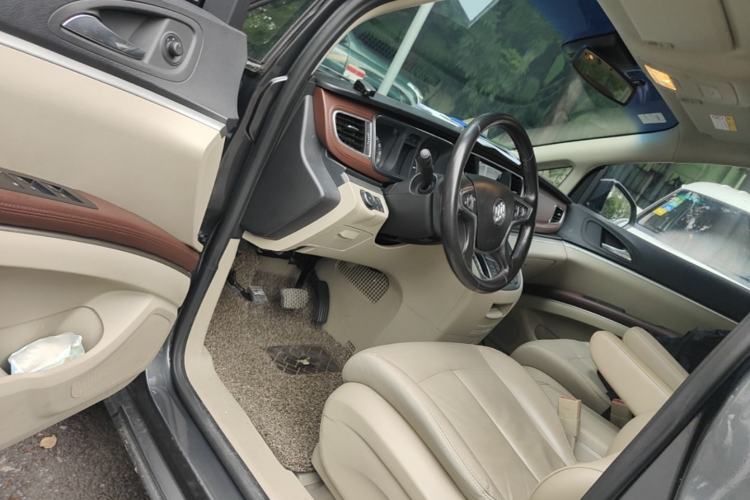 Used Buick GL8 2018 28T Luxury Model China VI Standard Driver Seat