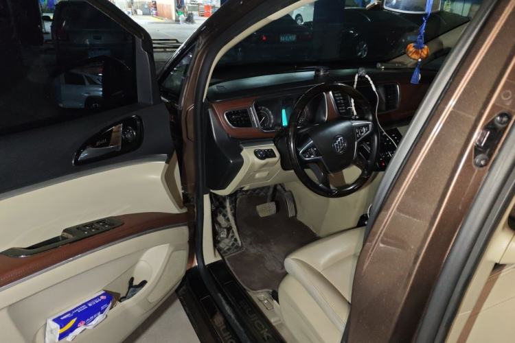 Used Buick GL8 2018 28T Luxury Model China VI Standard Driver Seat