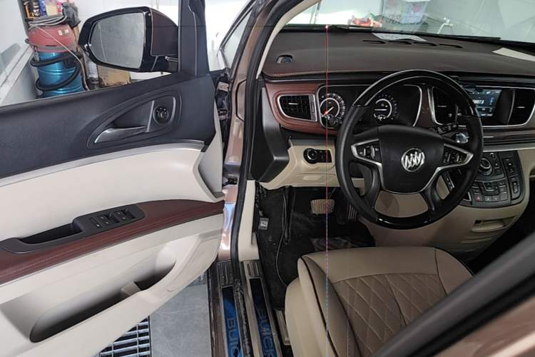 Used Buick GL8 2018 28T Luxury Model China VI Standard Driver Seat