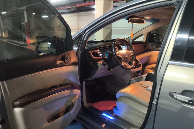 Used Buick GL8 2018 28T Luxury Model China VI Standard Driver Seat
