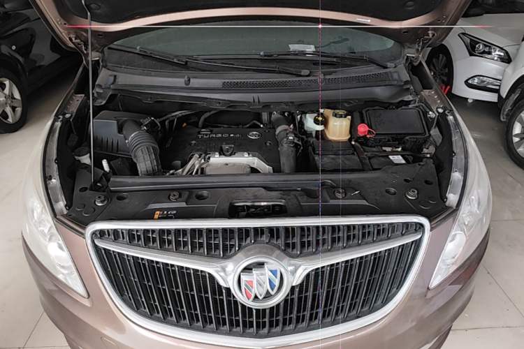 Used Buick GL8 2018 28T Comfort Model China VI Standard Engine Bay