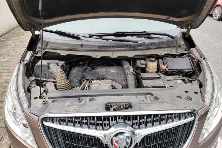 Used Buick GL8 2018 28T Luxury Model China VI Standard Engine Bay