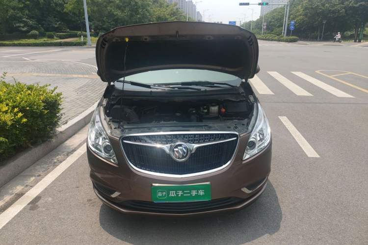 Used Buick GL8 2018 28T Comfort Model China VI Standard Engine Bay