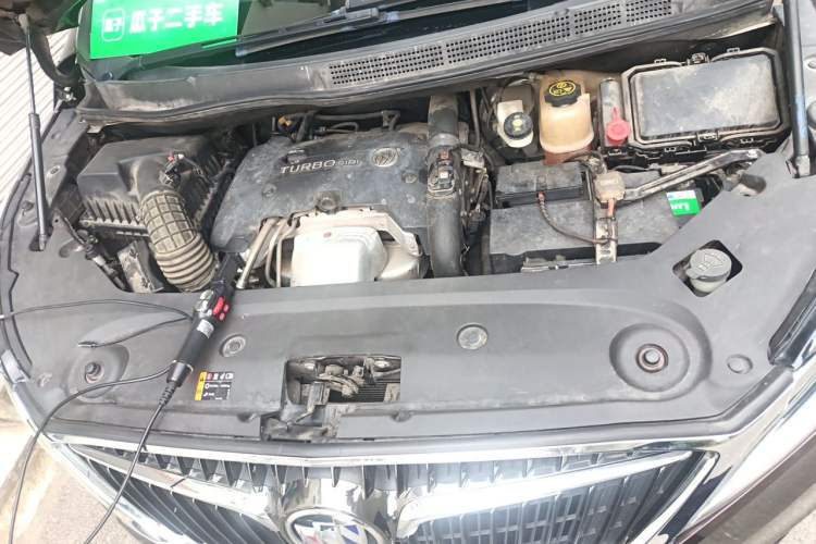 Used Buick GL8 2018 ES 28T Comfort Model China VI Standard Engine Bay