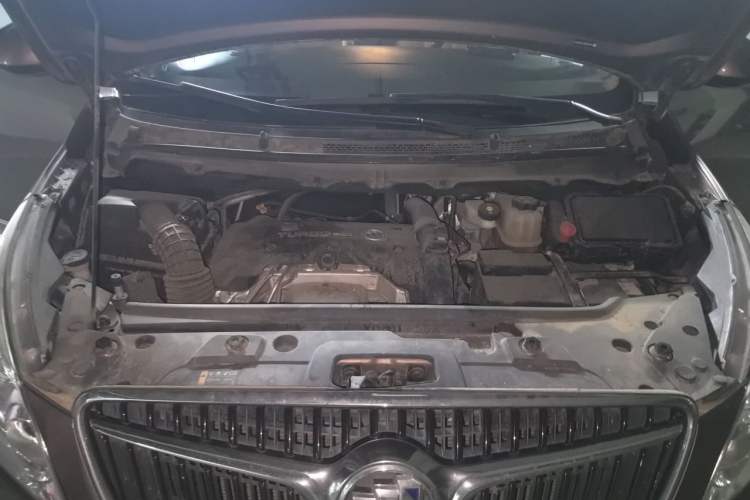 Used Buick GL8 2018 28T Luxury Model China VI Standard Engine Bay