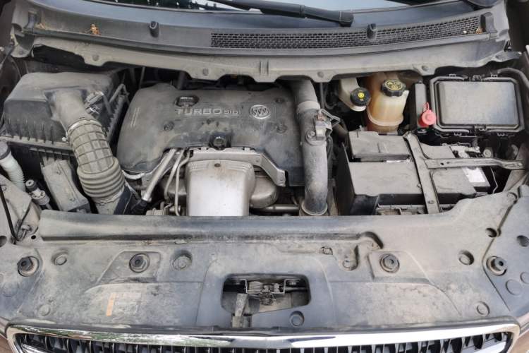 Used Buick GL8 2018 28T Comfort Model China VI Standard Engine Bay