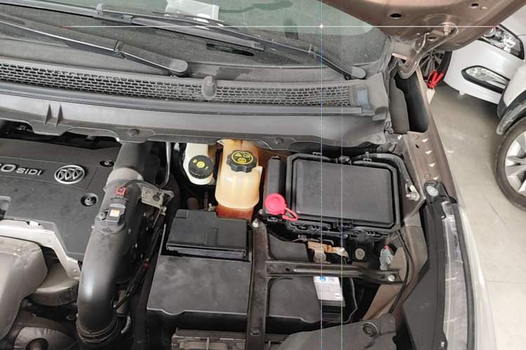 Used Buick GL8 2018 28T Comfort Model China VI Standard Engine Bay Left
