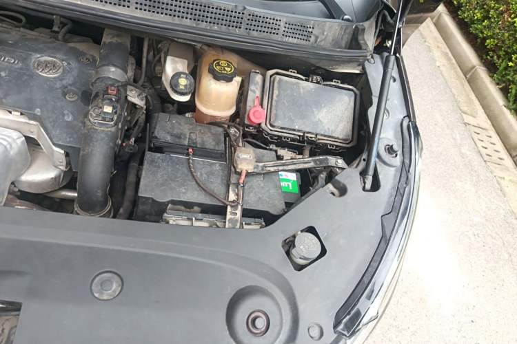 Used Buick GL8 2018 ES 28T Comfort Model China VI Standard Engine Bay Left