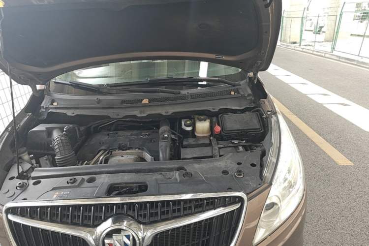 Used Buick GL8 2018 28T Comfort Model China VI Standard Engine Bay Left