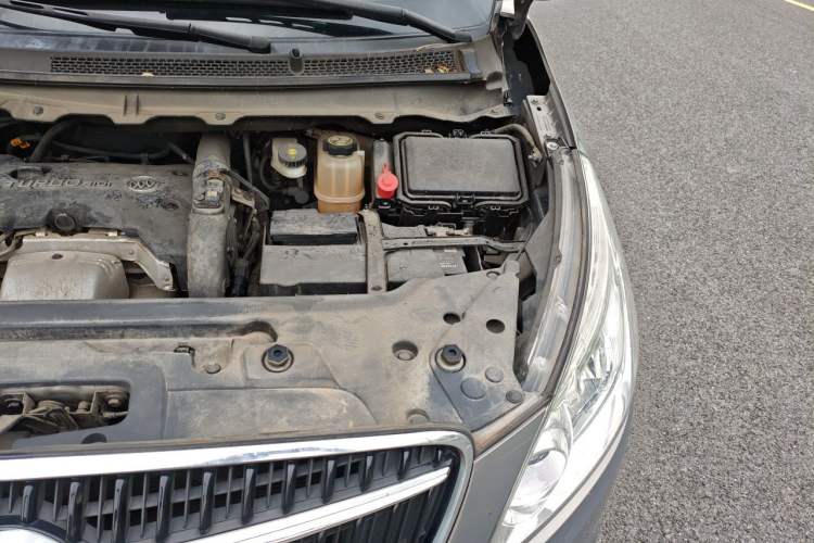 Used Buick GL8 2018 28T Luxury Model China VI Standard Engine Bay Left