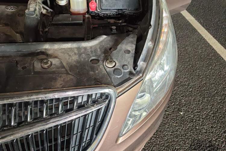 Used Buick GL8 2018 28T Comfort Model China VI Standard Engine Bay Left