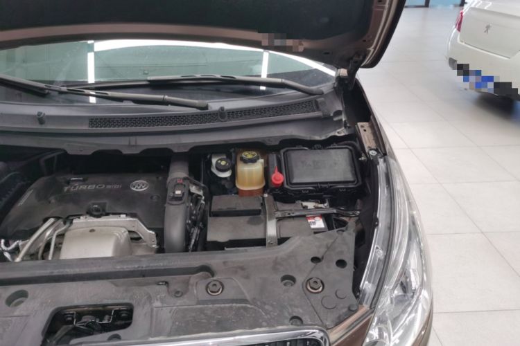 Used Buick GL8 2018 28T Luxury Model China VI Standard Engine Bay Left