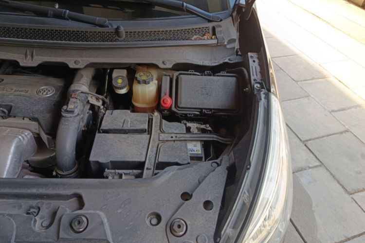 Used Buick GL8 2018 28T Prestige Version China VI Standard Engine Bay Left