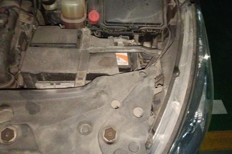 Used Buick GL8 2018 28T Luxury Model China VI Standard Engine Bay Left