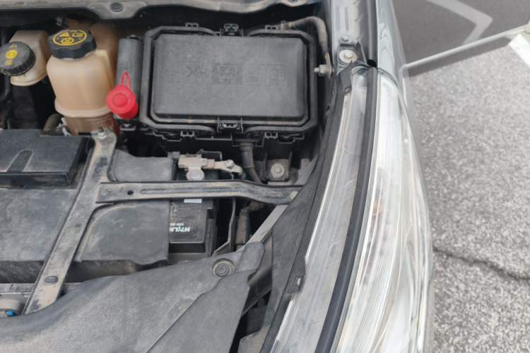 Used Buick GL8 2018 28T Luxury Model China VI Standard Engine Bay Left