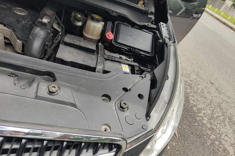 Used Buick GL8 2018 28T Luxury Model China VI Standard Engine Bay Left