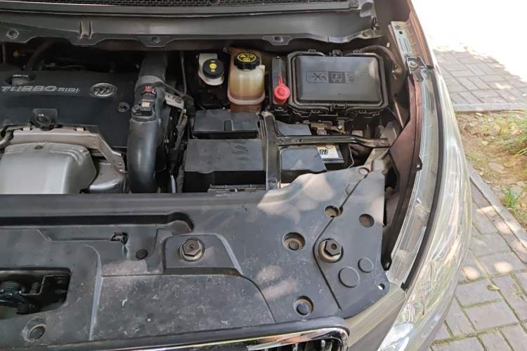 Used Buick GL8 2018 28T Comfort Model China VI Standard Engine Bay Left
