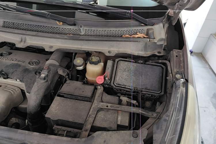 Used Buick GL8 2018 28T Luxury Model China VI Standard Engine Bay Left