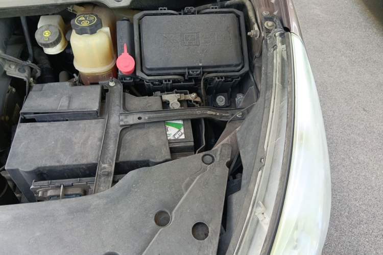 Used Buick GL8 2018 28T Luxury Model China VI Standard Engine Bay Left