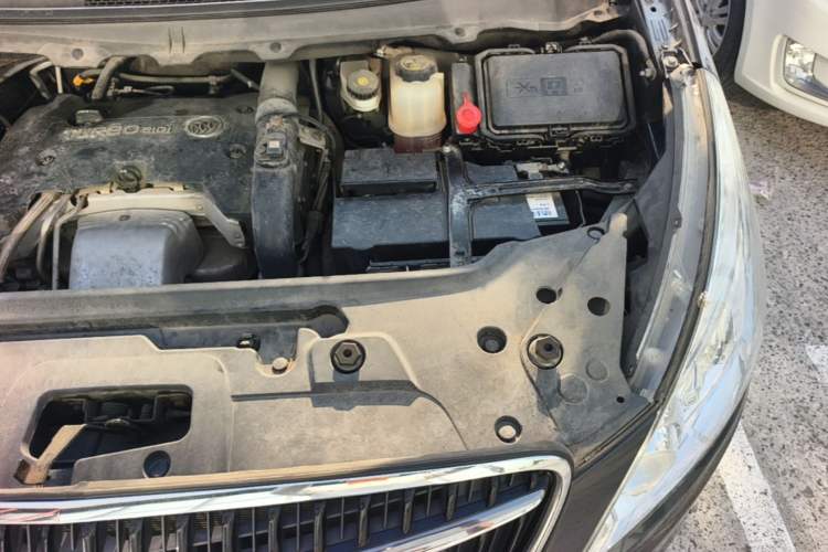 Used Buick GL8 2018 28T Comfort Model China VI Standard Engine Bay Left