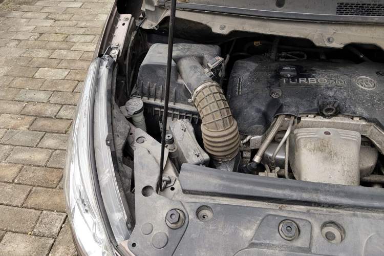 Used Buick GL8 2018 28T Luxury Model China VI Standard Engine Bay Right