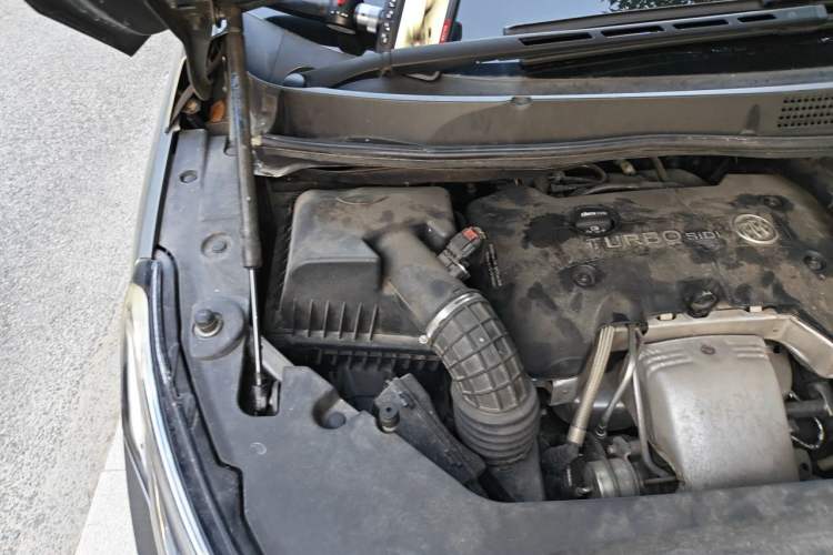Used Buick GL8 2018 ES 28T Luxury Model China VI Standard Engine Bay Right