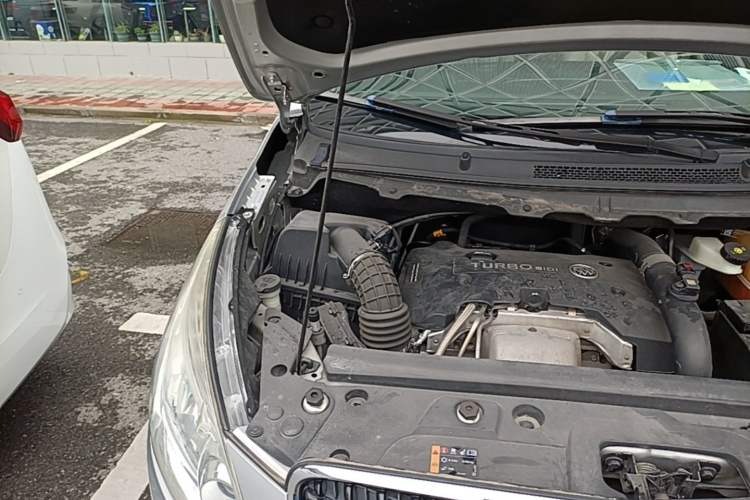 Used Buick GL8 2018 28T Prestige Version China VI Standard Engine Bay Right