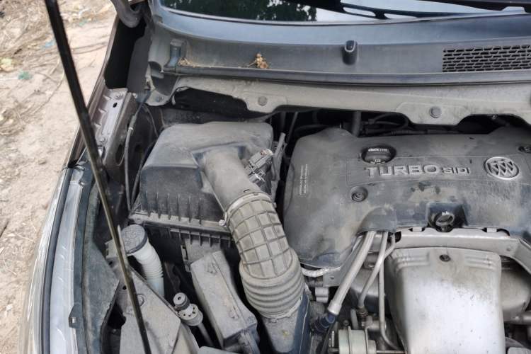 Used Buick GL8 2018 28T Comfort Model China VI Standard Engine Bay Right