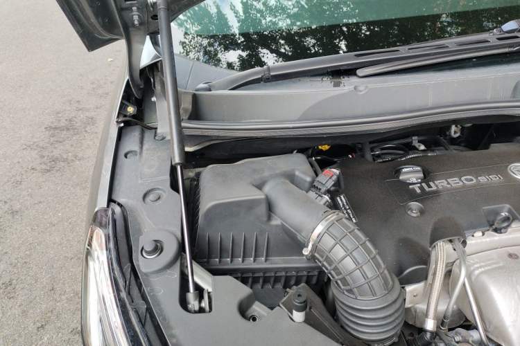 Used Buick GL8 2018 ES 28T Luxury Model China VI Standard Engine Bay Right