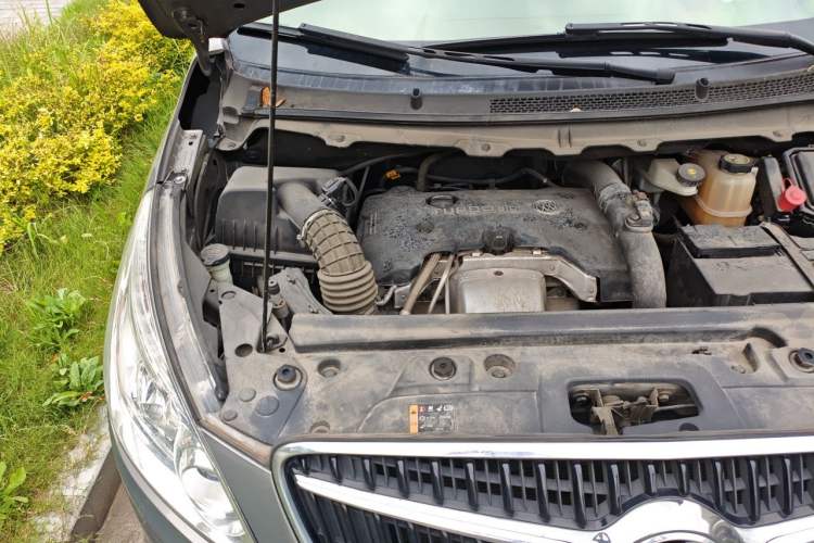 Used Buick GL8 2018 28T Luxury Model China VI Standard Engine Bay Right