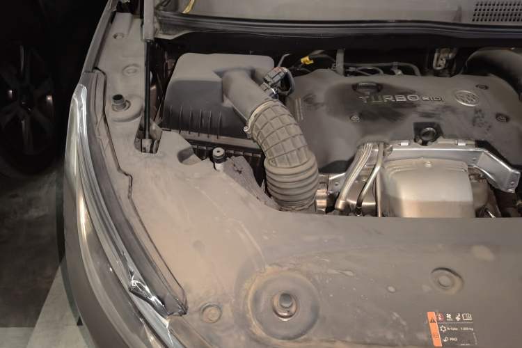Used Buick GL8 2018 ES 28T Luxury Model China VI Standard Engine Bay Right